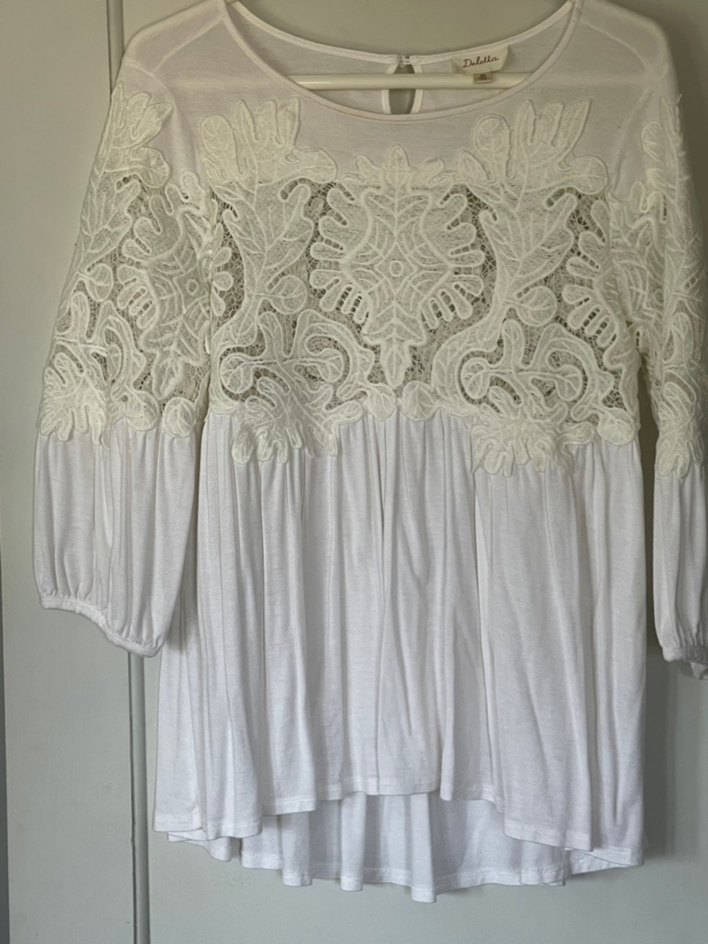 Deletta Anthropology size XS, lace chest and sleeves. Cream and white. Hi/Lo GUC